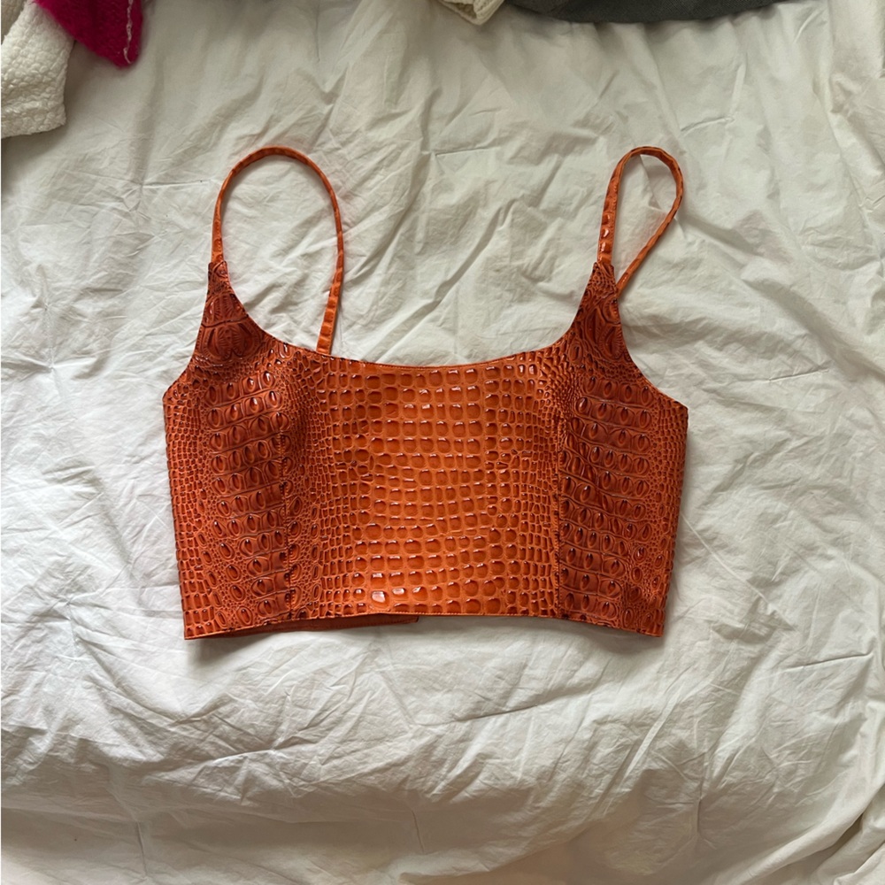 Striking orange Mia Vesper faux croc texture top!🐊🧡
